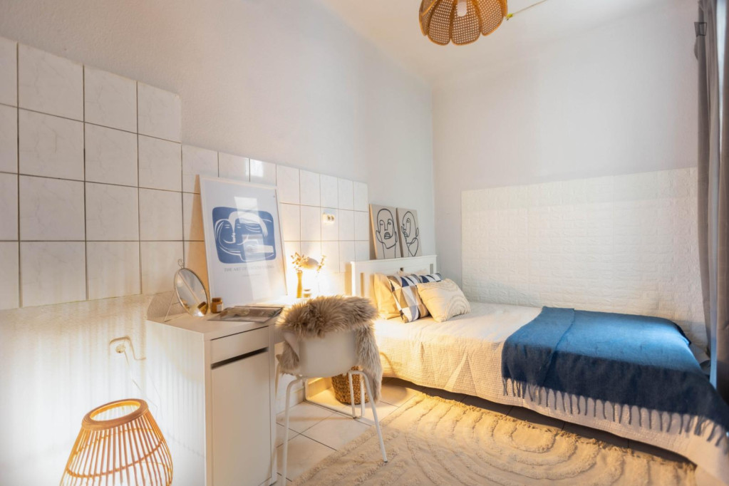 Cosy double bedroom near Bajcsy-Zsilinszky út metro - Budapest - chambre - ImmoJeune