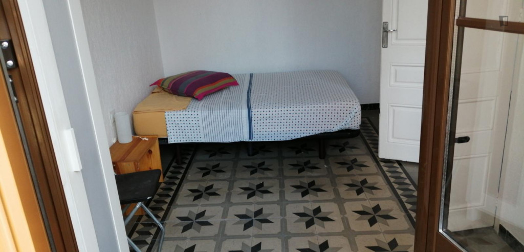 Double bedroom, with balcony, in 3-bedroom apartment - Barcelone - chambre - ImmoJeune