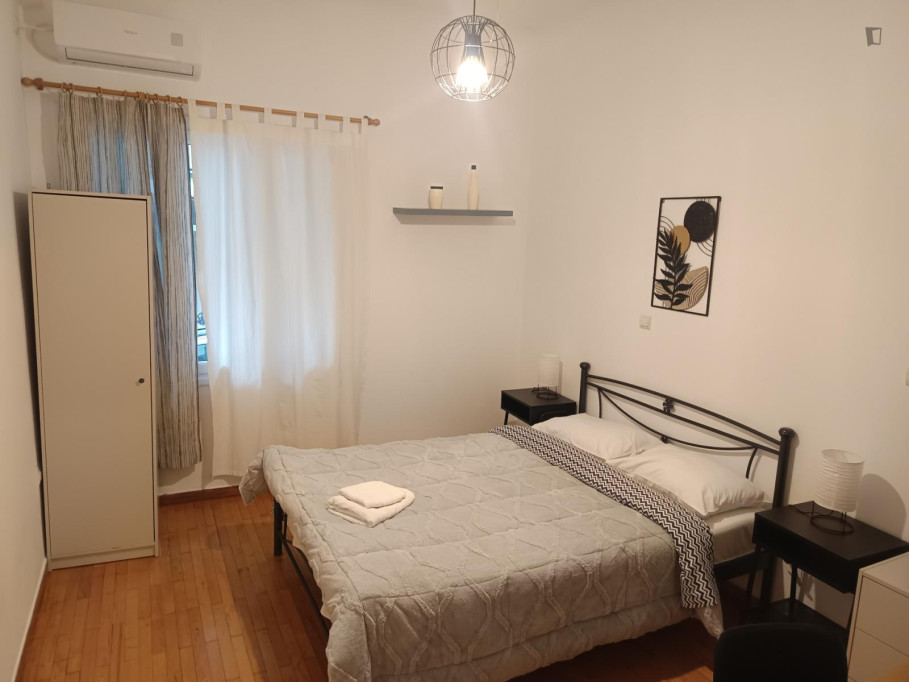 Welcoming double bedroom in Pangrati - Athens - chambre - ImmoJeune