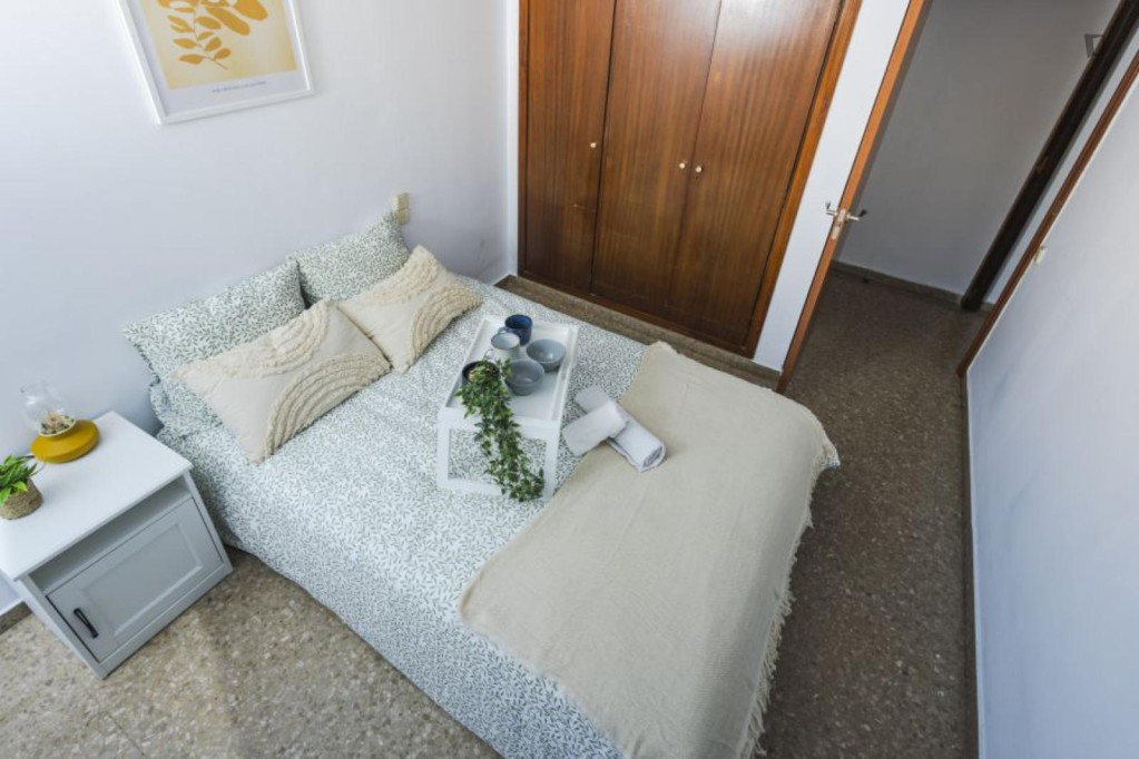 Lovely double bedroom in the Jaume Roig neighbourhood - Valence - chambre - ImmoJeune