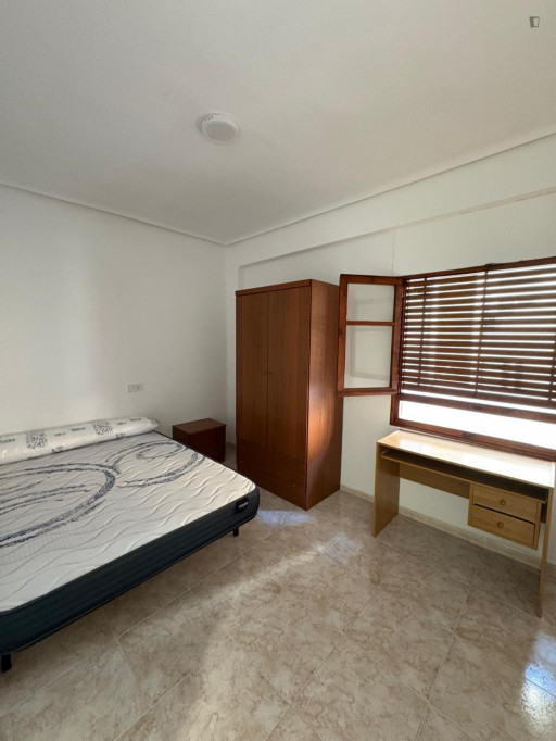 Comfy double bedroom in Castellón de la Plana - Castello de la Plana - chambre - ImmoJeune