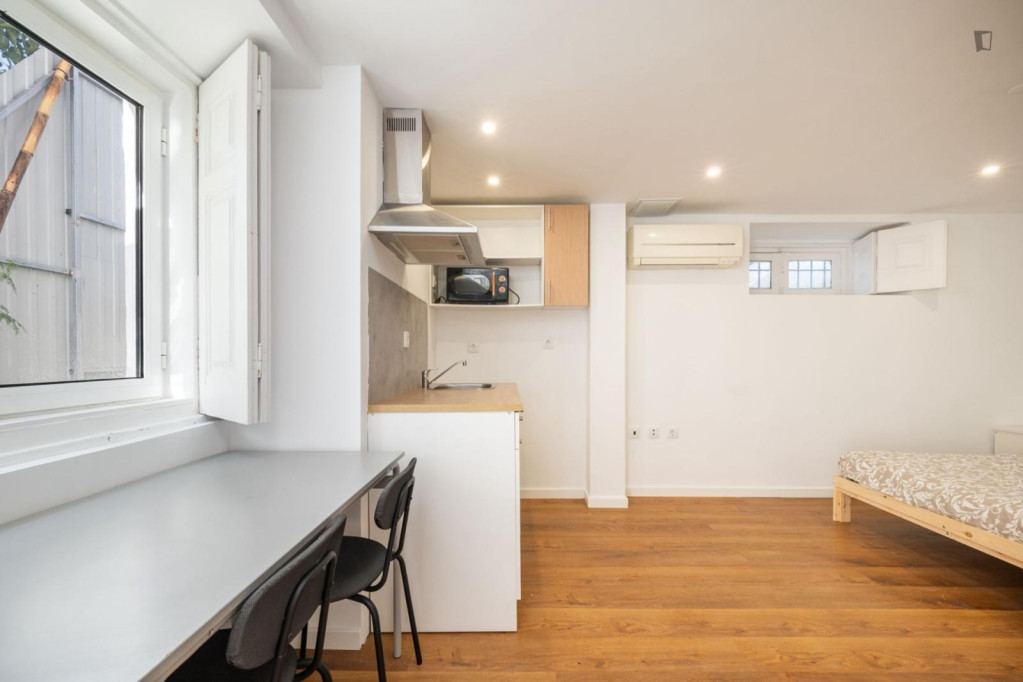 Lovely studio closely connected to the Faculty of Economics - Coimbra - chambre - ImmoJeune