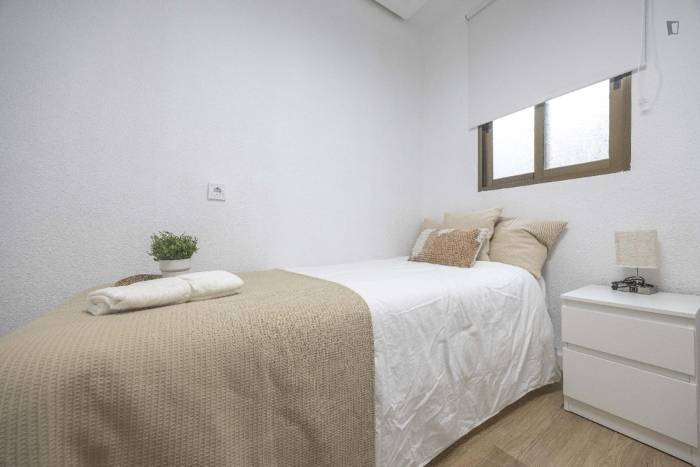 Alluring double bedroom in La Raïosa - Valence - chambre - ImmoJeune