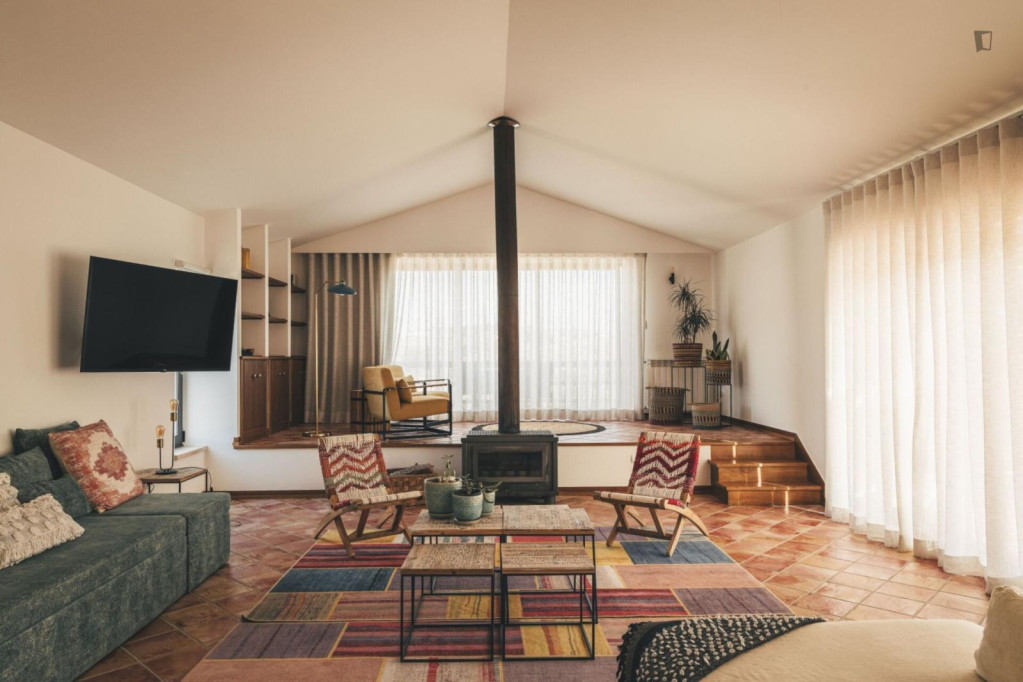 Stunning 3-Bedroom House with Pool near São Mamede Train Station - Leiria - chambre - ImmoJeune