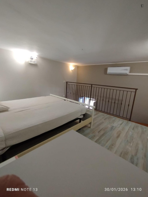 Spacious double bedroom on two leves in comfortable location - Catania - chambre - ImmoJeune