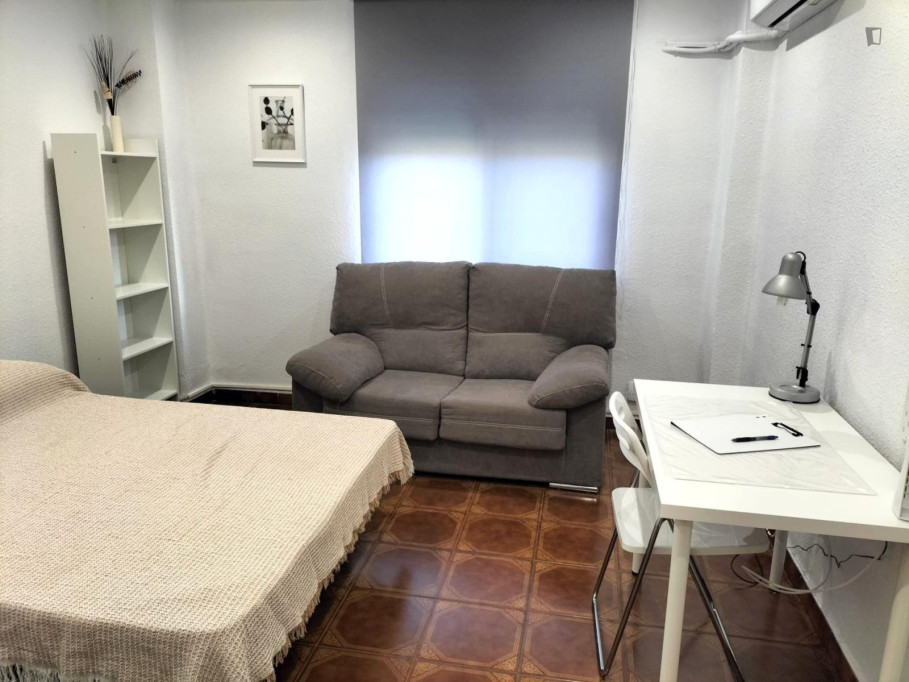Very cool double bedroom near Jardín de Ayora - Valence - chambre - ImmoJeune