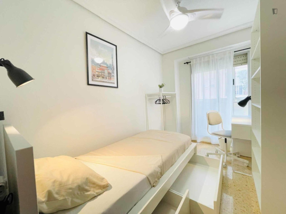 Attractive single bedroom in Poblats Marítims - Valence - chambre - ImmoJeune