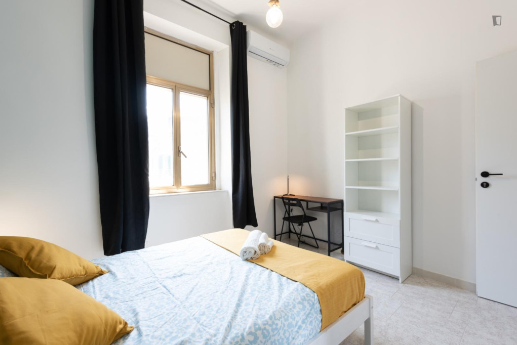 Bright double bedroom near Brigata Bari station - Bari - chambre - ImmoJeune
