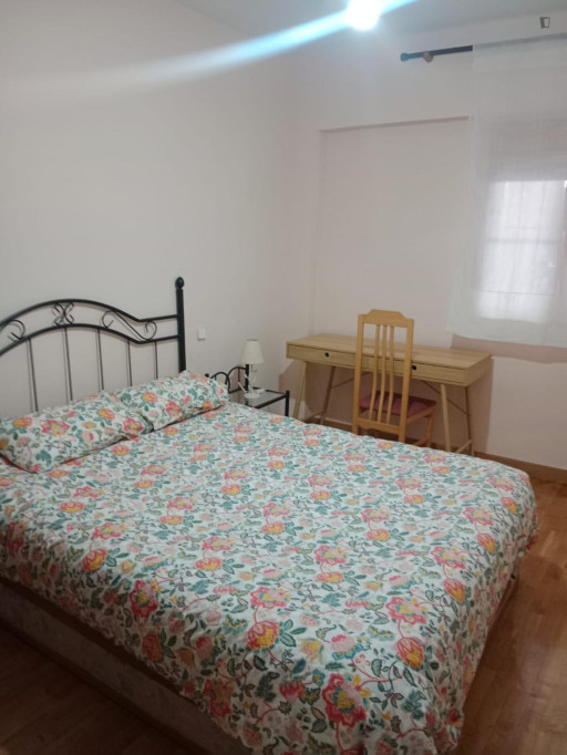 Spacious double bedroom well connected to the city center - Madrid - chambre - ImmoJeune