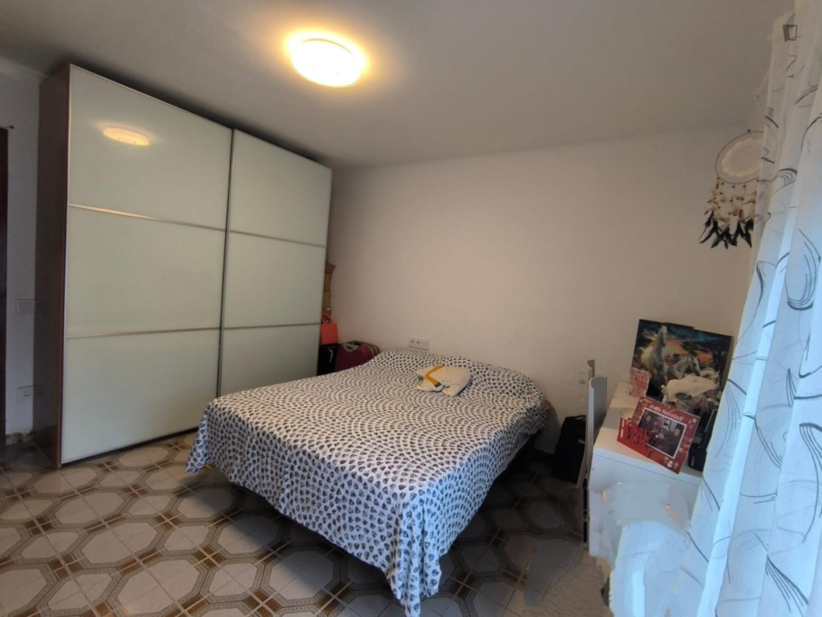 Double bedroom, with balcony, in 4-bedroom apartment - Barcelone - chambre - ImmoJeune