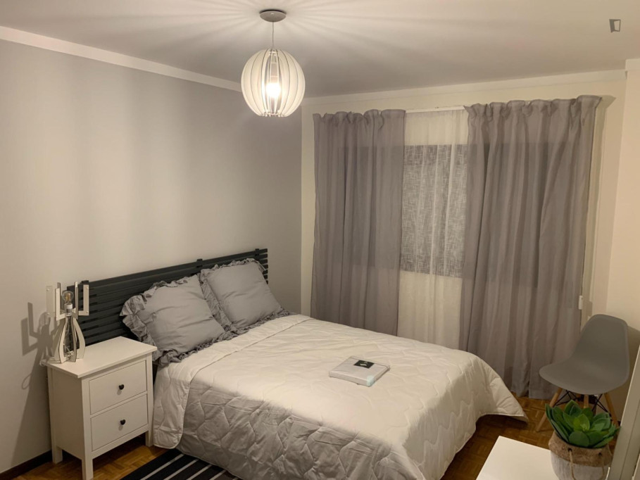 Fascinating Double Bedroom close to Faculty of Engineering - University of Porto - Porto - chambre - ImmoJeune