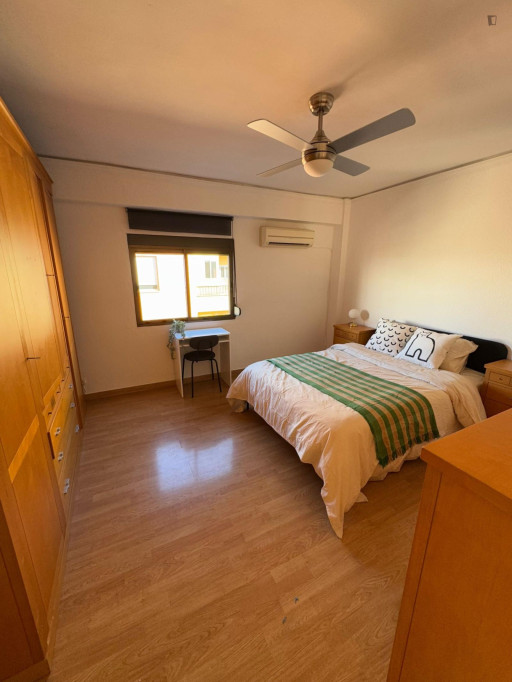Double bedroom in 6-bedroom apartment - Valence - chambre - ImmoJeune