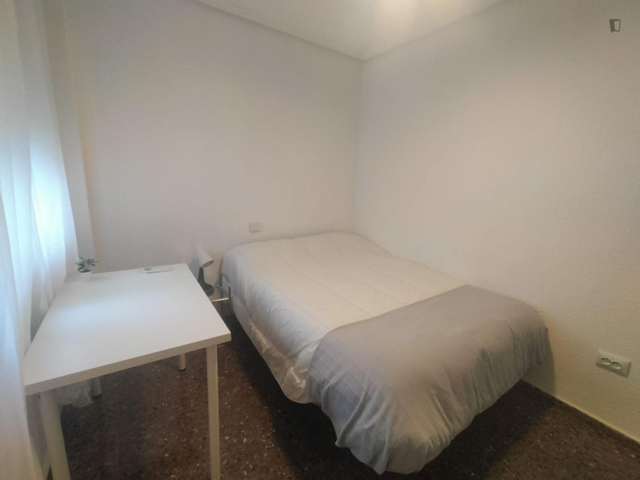 Pleasant double bedroom in Els Orriols - Valence - chambre - ImmoJeune