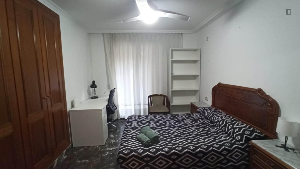 Comfy double bedroom near the Patraix metro - Valence - chambre - ImmoJeune