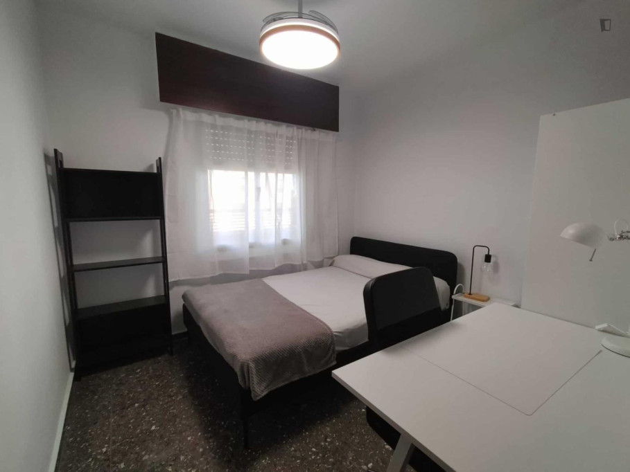 Homely double bedroom near the Facultats metro - Valence - chambre - ImmoJeune