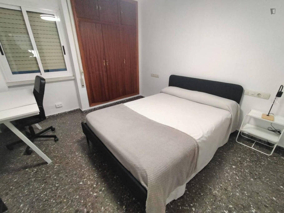 Alluring double bedropom near Jardines del Real / Viveros - Valence - chambre - ImmoJeune