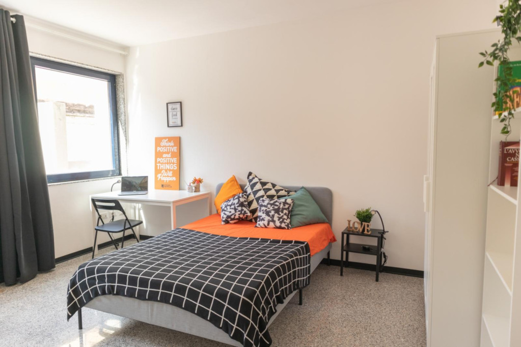 Pleasant double bedroom in the centre of Cagliari - Cagliari - chambre - ImmoJeune