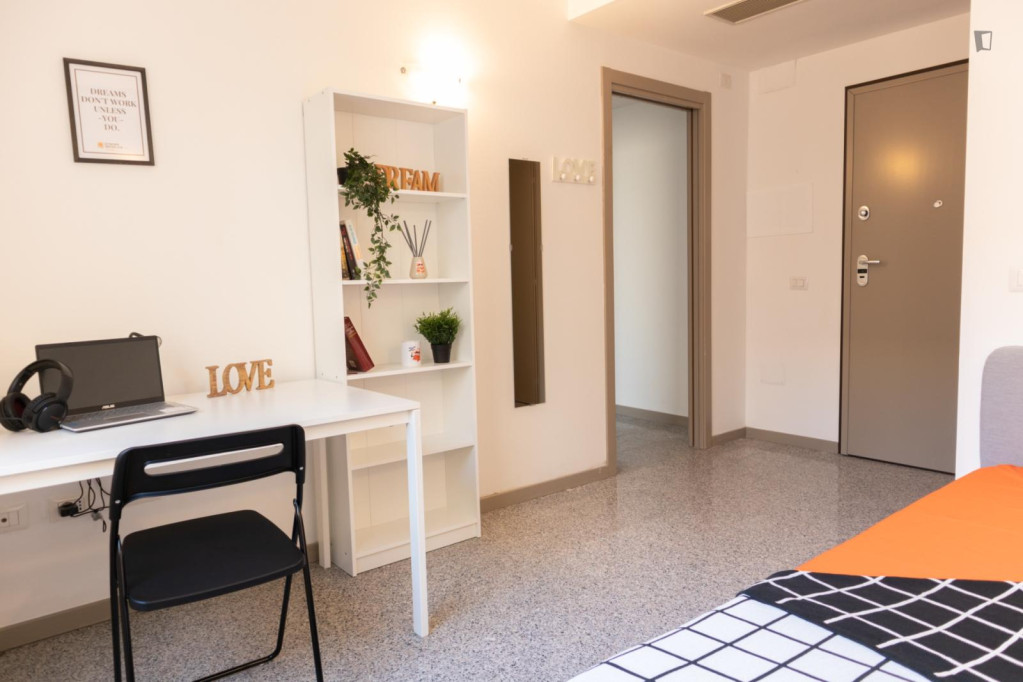 Very nice double bedroom in the centre of Cagliari - Cagliari - chambre - ImmoJeune