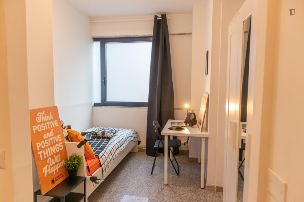 Bright single bedroom in the centre of Cagliari - Cagliari - chambre - ImmoJeune