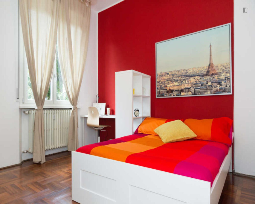Large Appealing double bedroom close to Istria train station - Milan - chambre - ImmoJeune