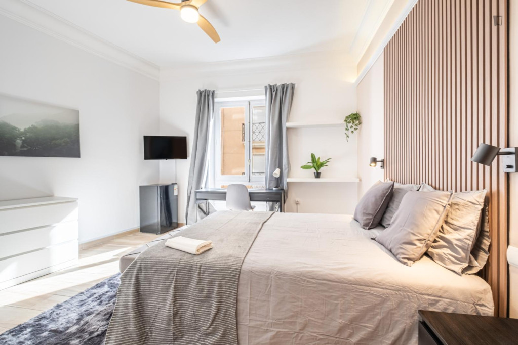 Inviting double ensuite bedroom near the Luceros metro - Alicante - chambre - ImmoJeune