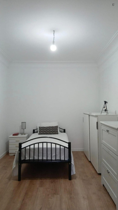 Passionate Single Bedroom close to Nova University - Lisbonne - chambre - ImmoJeune