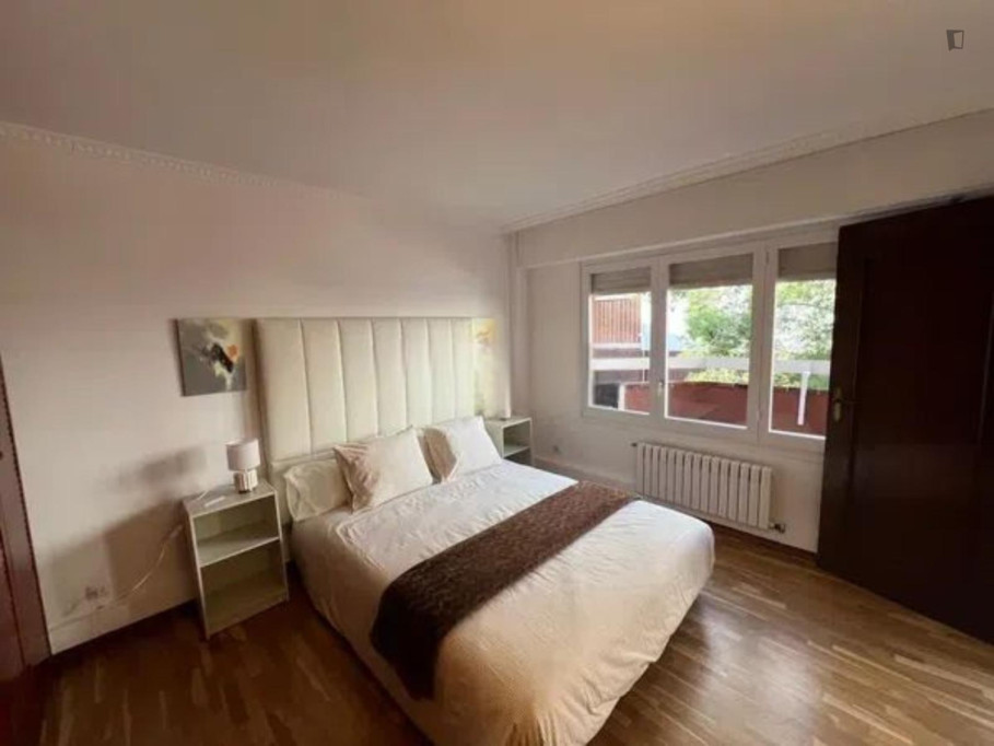 Beautiful 3-bedroom apartment in Gracia Nova, very well connected to the city center - Barcelone - chambre - ImmoJeune