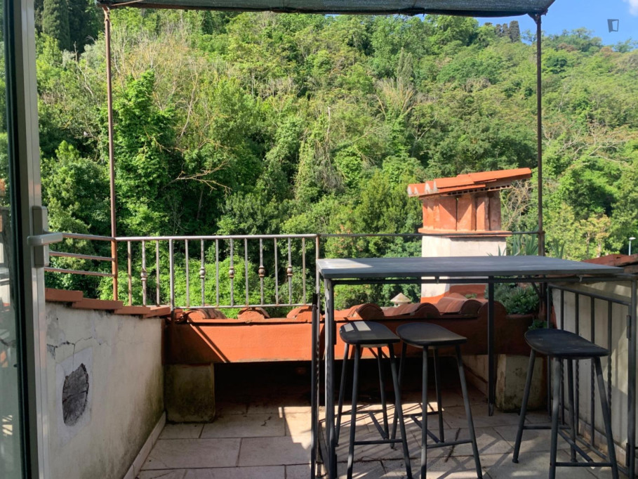 1-bedroom apartment, with outdoor area - Florence - chambre - ImmoJeune
