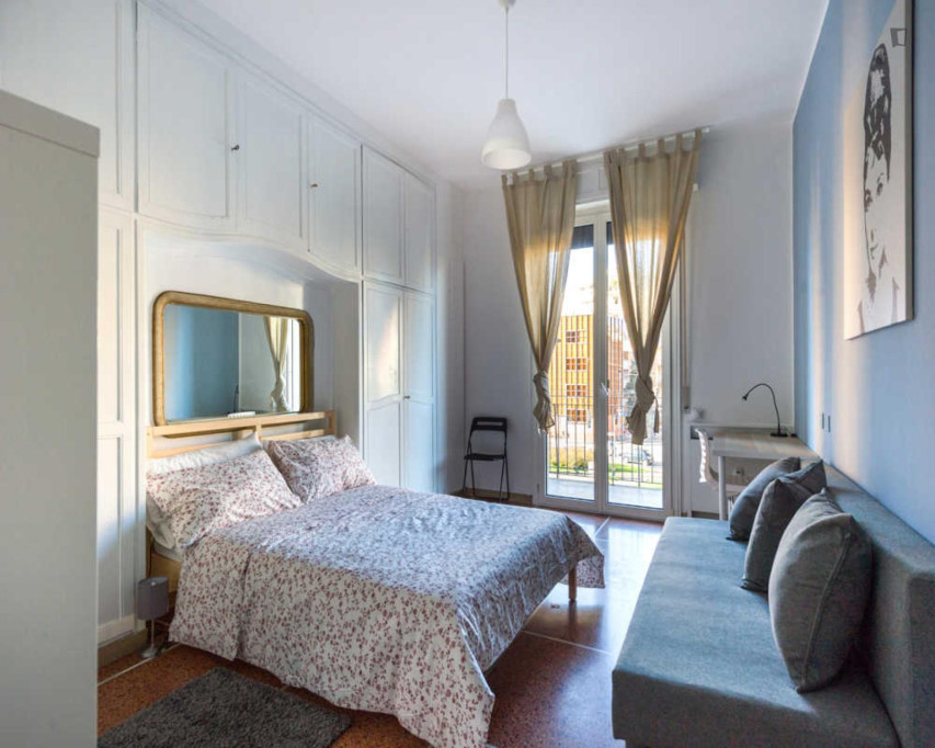 Ample double bedroom with a balcony, in the heart of Bologna - Bologne - chambre - ImmoJeune