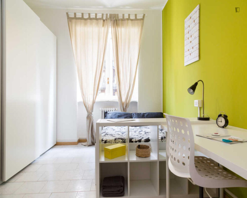 Double bedroom in 4-bedroom apartment placed in Quartiere Giardino - Milan - chambre - ImmoJeune