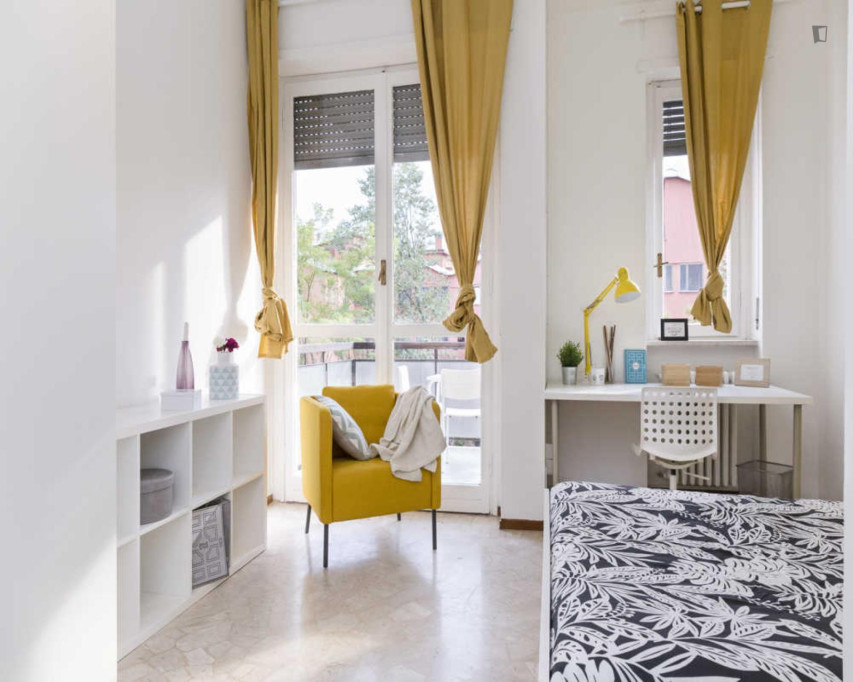 Tasteful Double bedroom with balcony close to Cesano Boscone - Milan - chambre - ImmoJeune