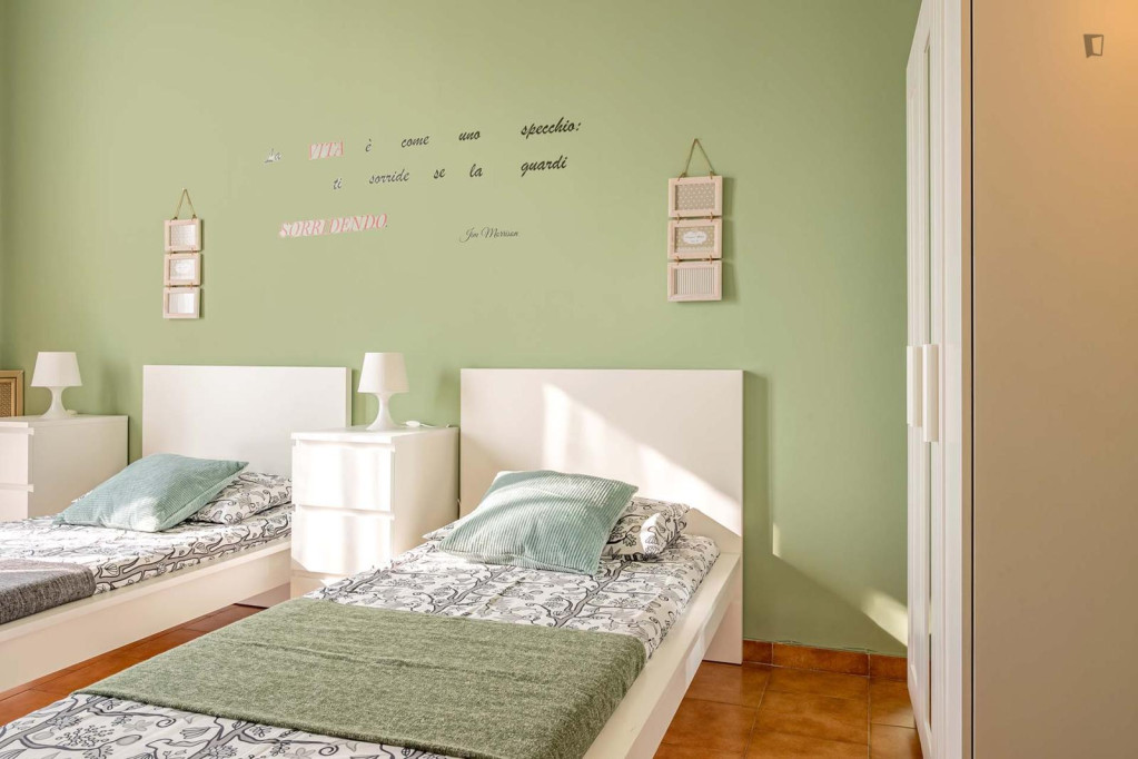 Bed in a bright twin bedroom, near Università Bocconi - Milan - chambre - ImmoJeune