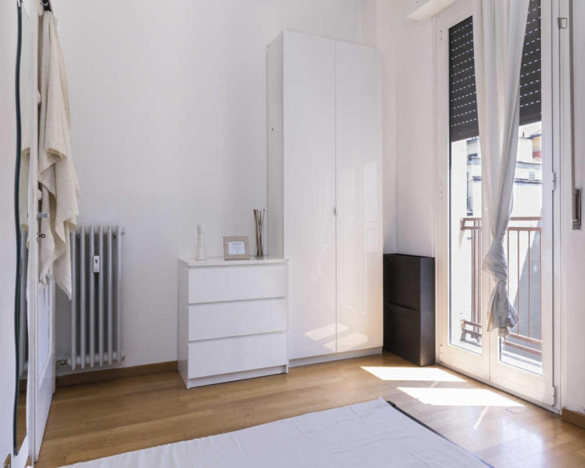 Double Bedroom with Balcony close to Giardini Piazza Irnerio - Milan - chambre - ImmoJeune