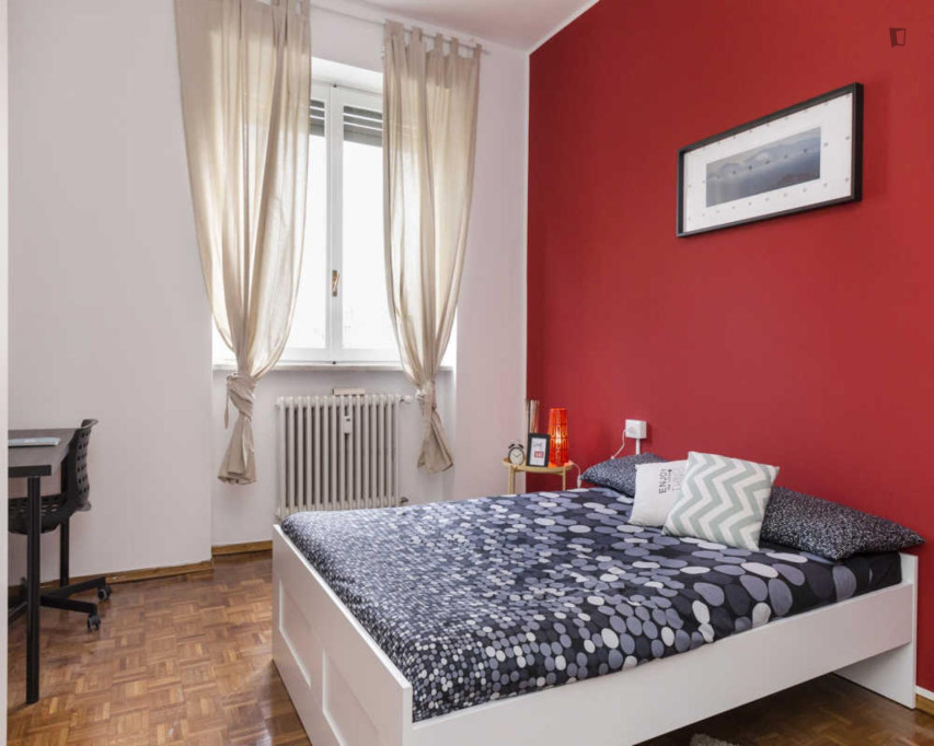 Amazing Double bedroom in 4-bedroom apartment close to Parco Boscoquattro Augusto Rancilio - Milan - chambre - ImmoJeune