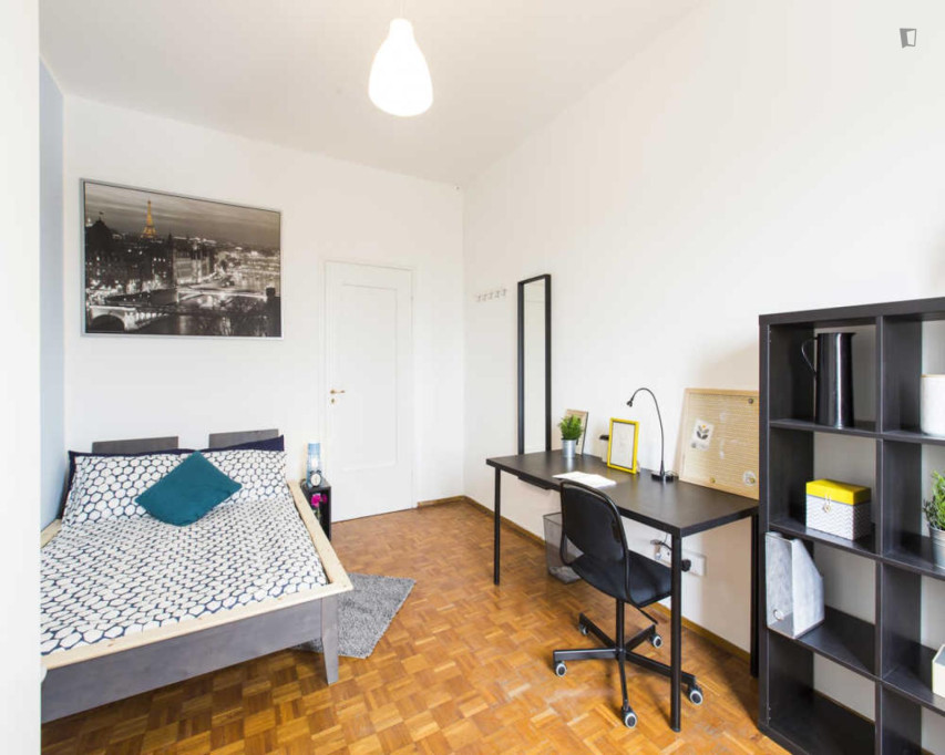 Attractive double bedroom in a 4 bedroom apartment - Milan - chambre - ImmoJeune