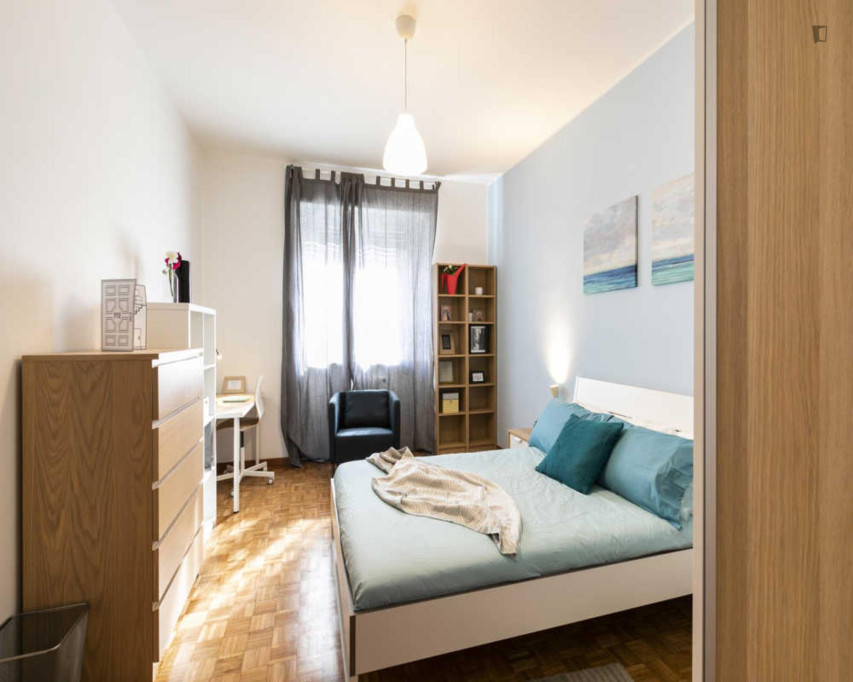 Attractive double bedroom placed in Cesano Boscone area - Milan - chambre - ImmoJeune