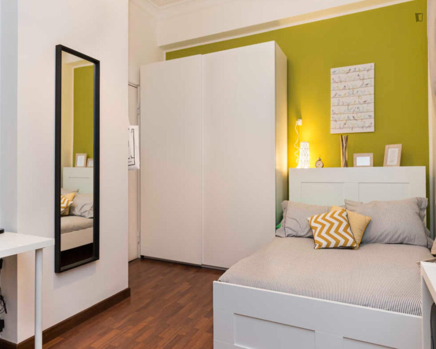 Double Bedroom with Balcony next to Centrale Metro Station - Milan - chambre - ImmoJeune