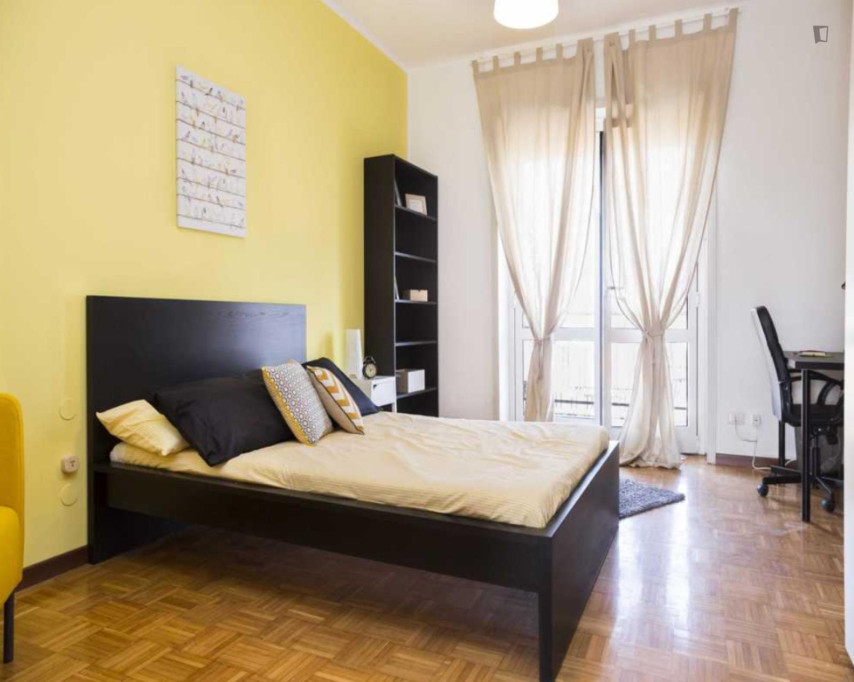 Cozy Double Bedroom with Balcony next to Mercato Centrale - Milan - chambre - ImmoJeune