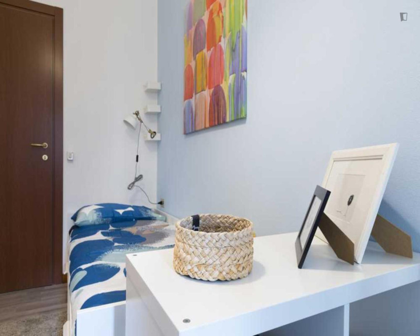 Cozy Single Room Near Zara Metro Station - Milan - chambre - ImmoJeune