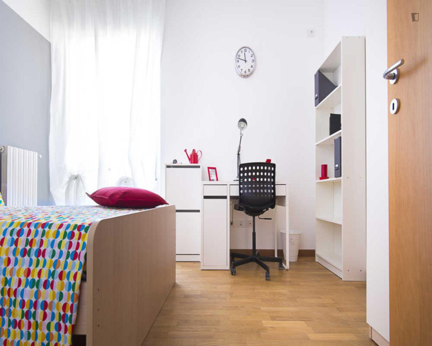 Cozy Double Bedroom in Panchina Rossa - Milan - chambre - ImmoJeune