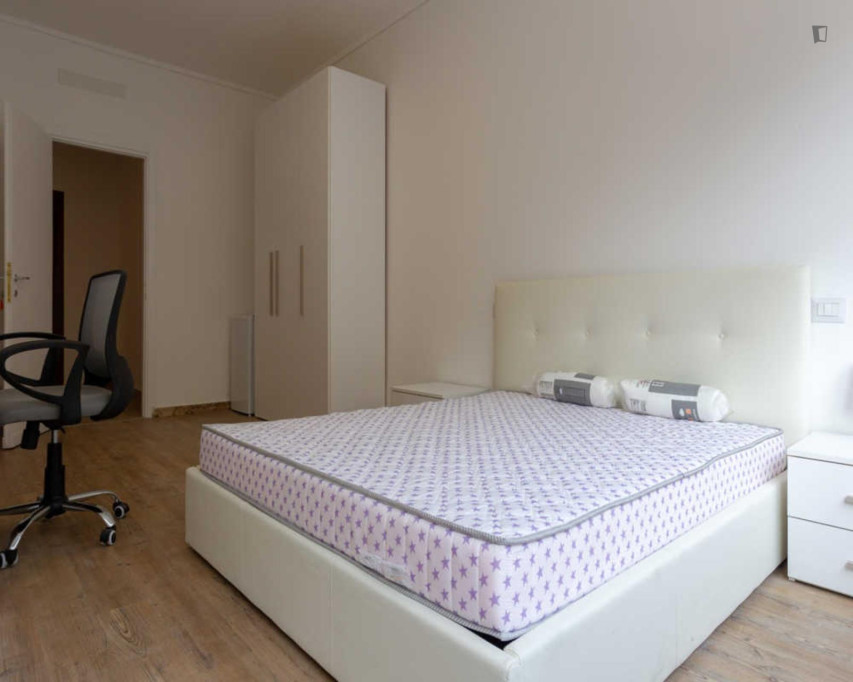 Spacious Double Bedroom close to Piazzale Loreto - Milan - chambre - ImmoJeune