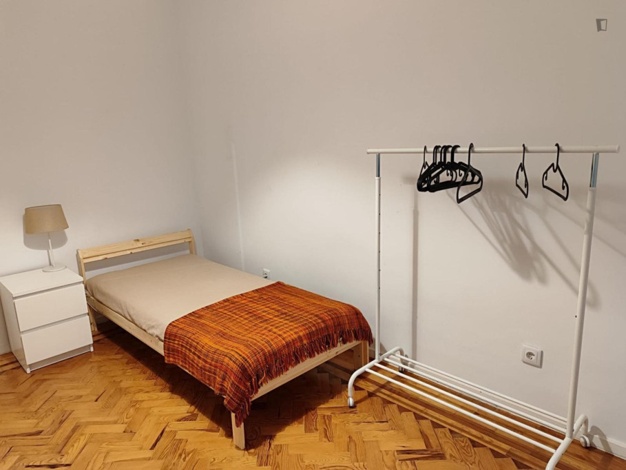 Cozy Single Bedroom close to FCT University  - Lisbonne - chambre - ImmoJeune