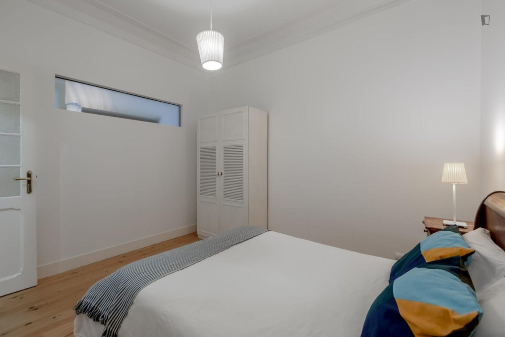 Charming 3-bedroom flat near Museu Calouste Gulbenkian - Lisbonne - chambre - ImmoJeune