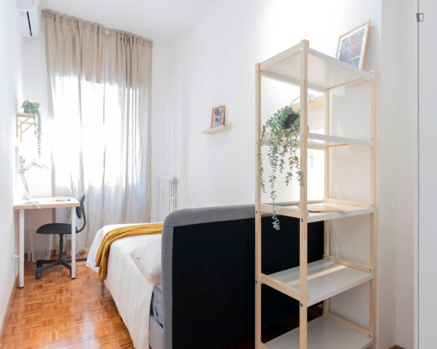 Practical Double Bedroom Near Vatican City - Rome - chambre - ImmoJeune
