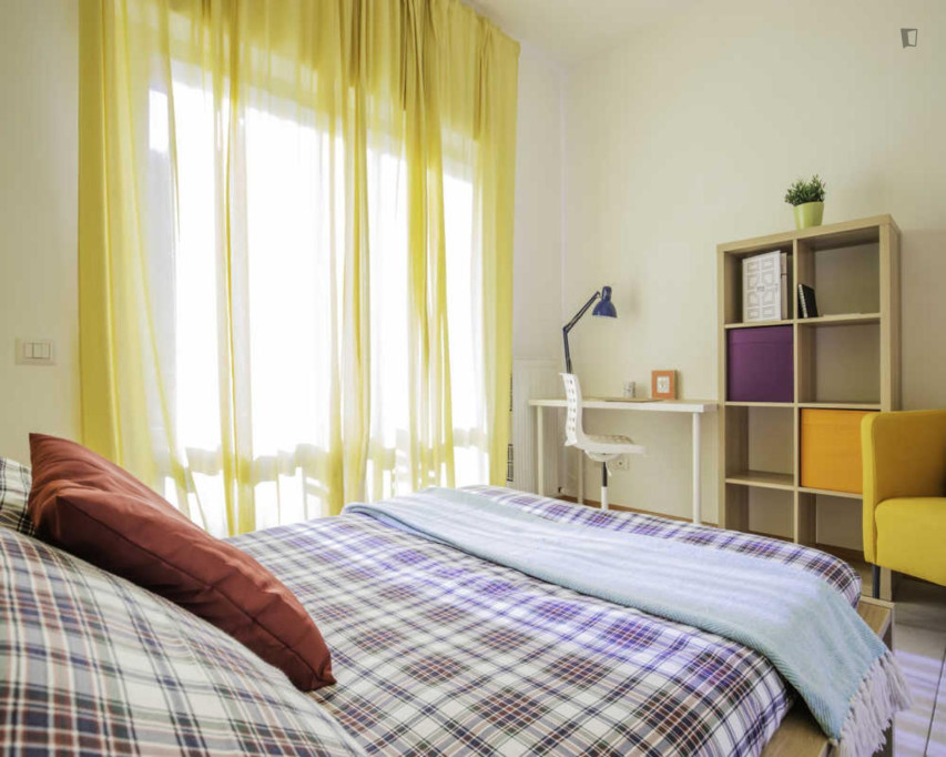 Bright Double Bedroom Near Parco Matteo di Fazio - Rome - chambre - ImmoJeune