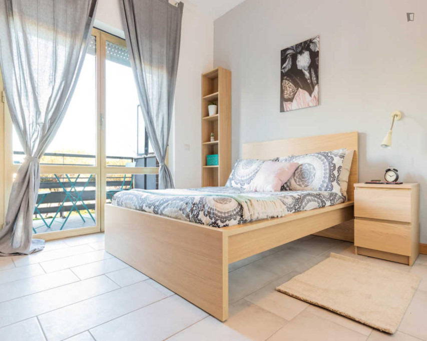 Relaxing Double Bedroom in Torrino - Rome - chambre - ImmoJeune