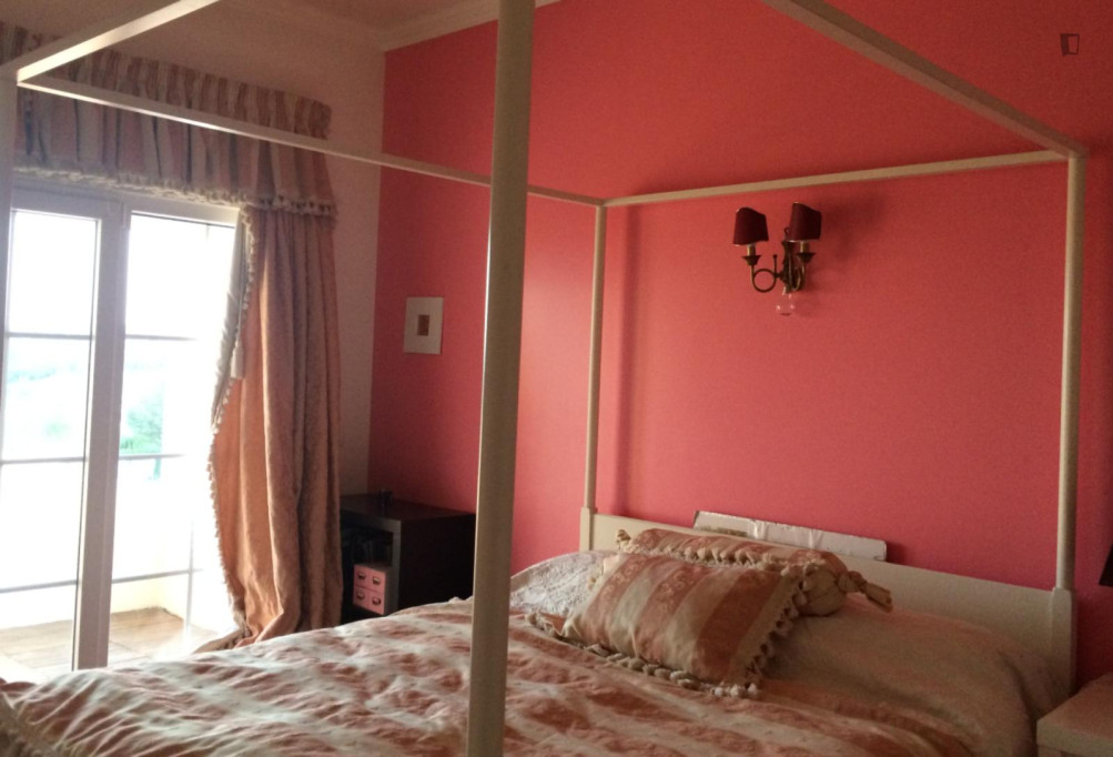 Lovely bedroom in a condominium with free patking - Lisbonne - chambre - ImmoJeune