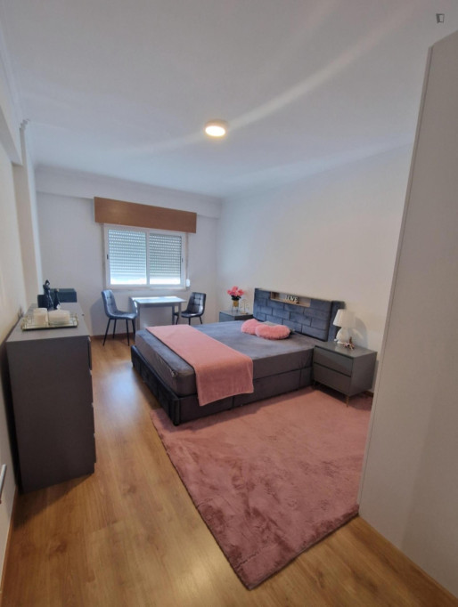 Cozy Single Bedroom close to Amadora Train Station - Lisbonne - chambre - ImmoJeune