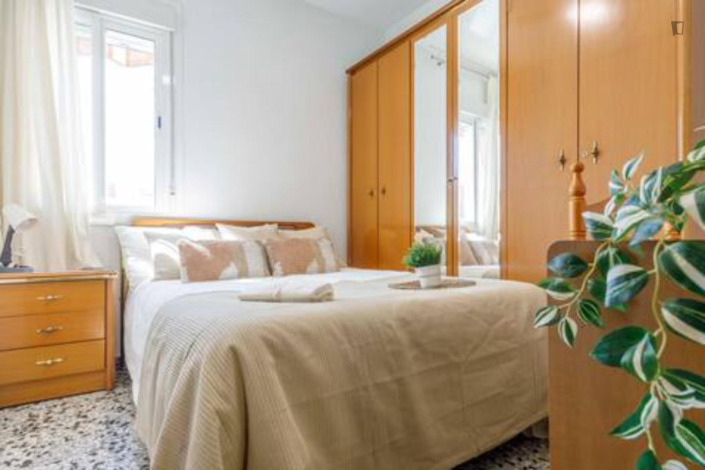 Fresh Spacious Beach Apartment,600m Beach/200m-Tram, - Valence - chambre - ImmoJeune