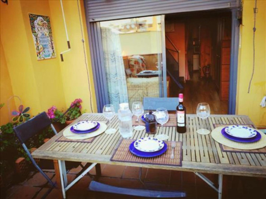 Bright attic-loft apartment with terrace near Madrid Rio and Principe Pio statio - Madrid - chambre - ImmoJeune